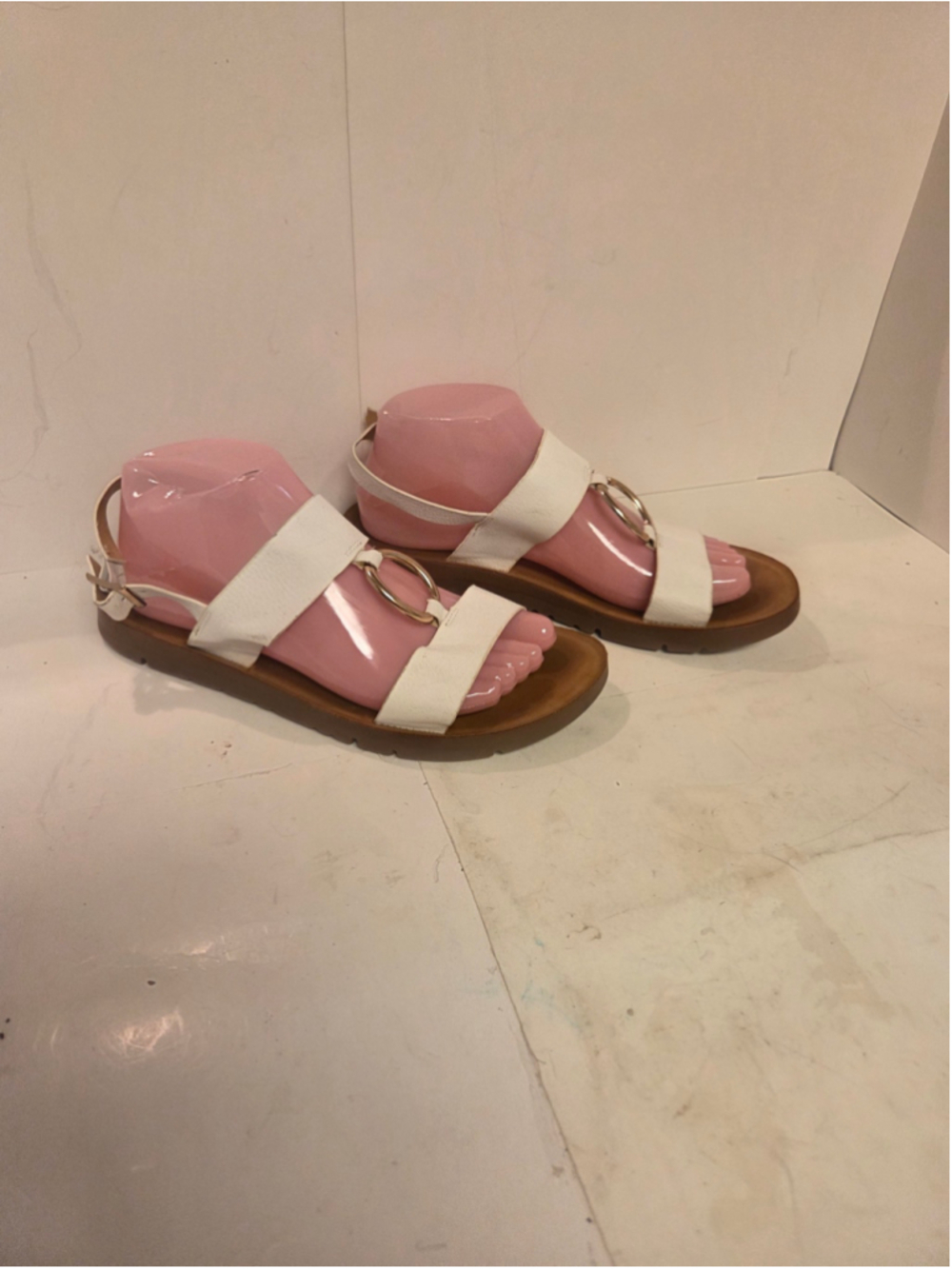 Women's Forever Comfort Sandals Size 8.5 White Gold
